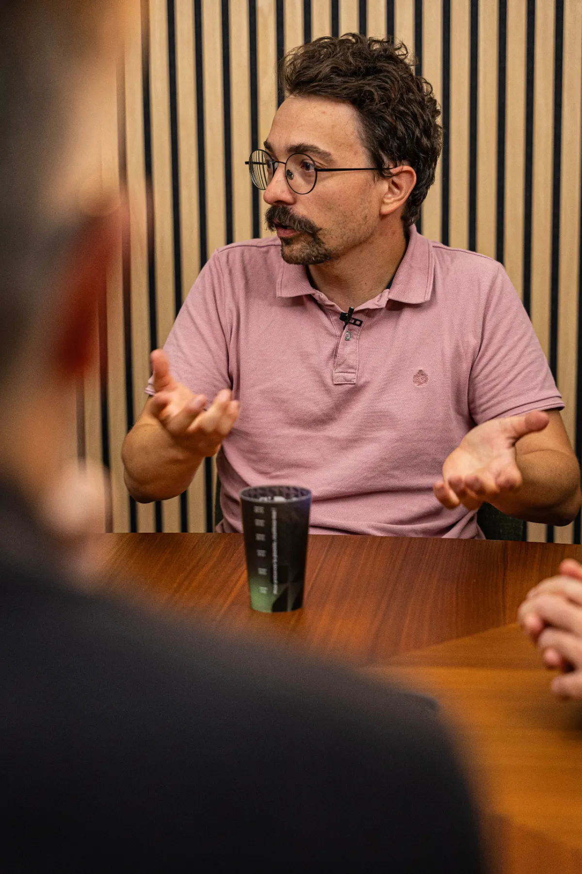 Franck Monod, consultant IA à Chambéry, en discussion